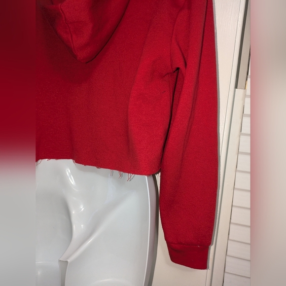 NBA Women's Red cropped long sleeve Chicago Bulls cropped hoodie. EUC. SIZE M - Picture 6 of 8
